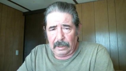 Un homme ne peut pas s'empêcher de roter