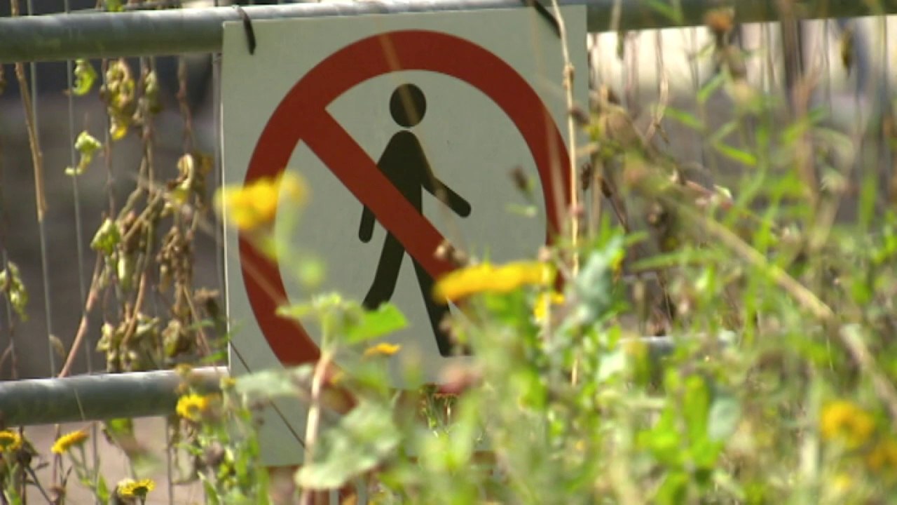 Minister: We should allow fracking companies to...