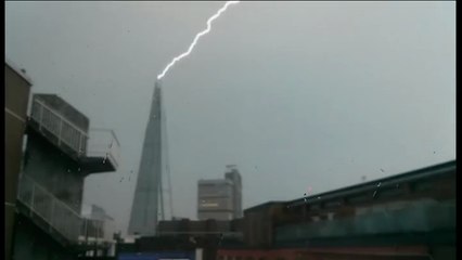 LONDON'S SHARD STRUCK BY LIGHTNING