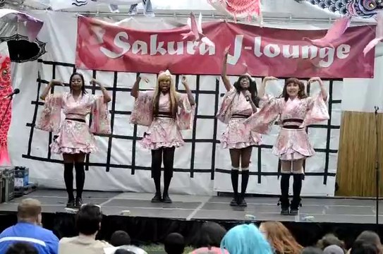 Sakura Matsuri NYC 04-27-2014: Hitomi Himekawa (姬川 ひとみ) & Rainbow Bubble - Invader Invader