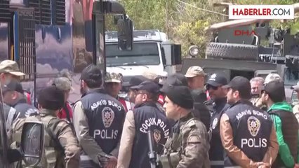 Cinayet Keşfinde Caddeyi Polis Kuşattı