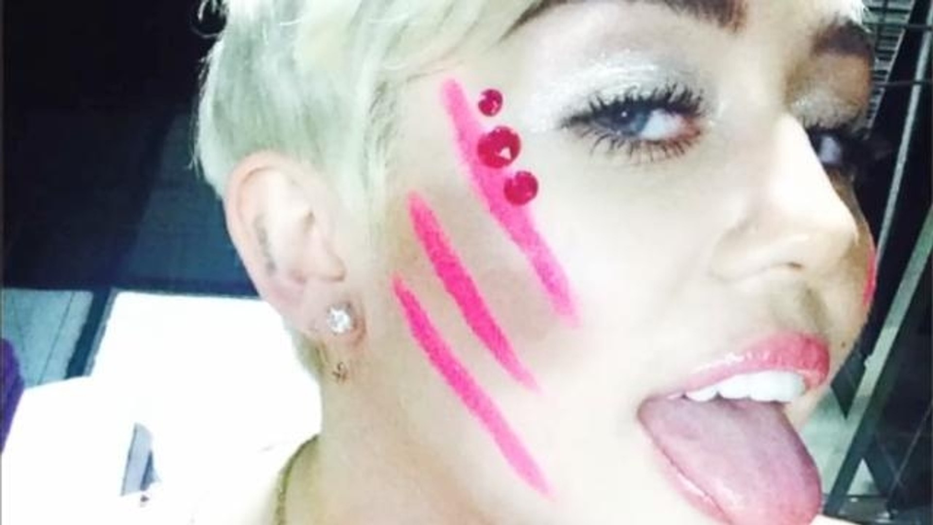 Miley Cyrus Instagram Bathroom Selfies Will Give You Nightmares