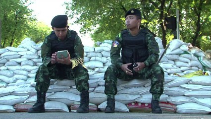 Prohíben salir de Tailandia a 155 exdirigentes