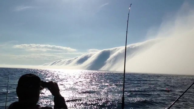 Impressive Fog cloud on Michigan lake.. Like a Tsunami!