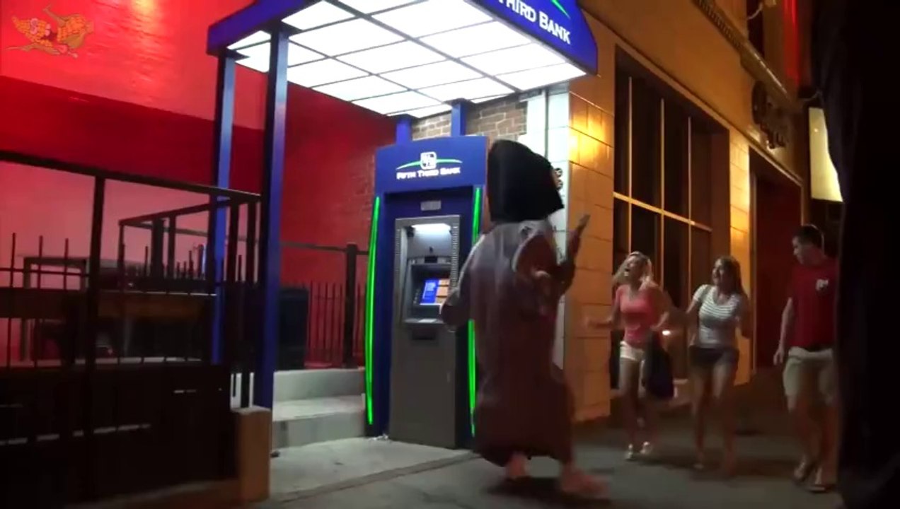 Funny Alien Scare Prank