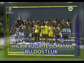 Fenerbahçeli Futbolcuların "YAŞA FENERBAHÇE" Performansı
