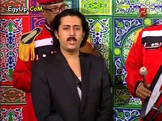 شاهد رجل الشارع اللى اتعود يقرأ من ورا لقدام "عشان ادام اتهرى"