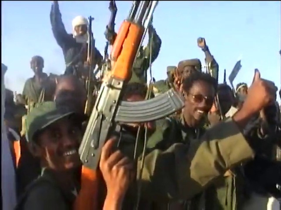 BATAILLE D'ABECHE 47:44 - Quand la rébellion avait des "couilles" et des hommes,mais pas de leader : Combat contre I.Deby à Abeché