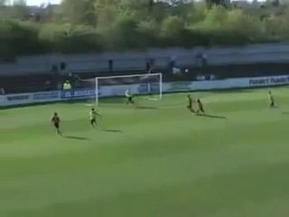 İnsan kendi kalesine böyle güzel gol atar mı _
