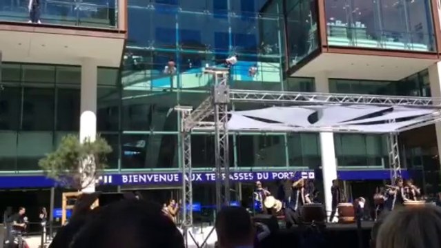 Terrasses du Port : spectacle aérien pour l'inauguration