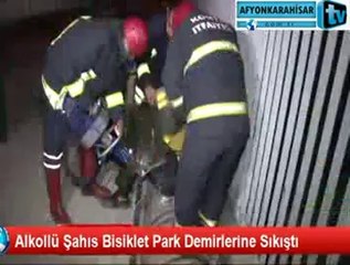 Alkollü Şahıs Bisiklet Park Demirlerine Sıkıştı