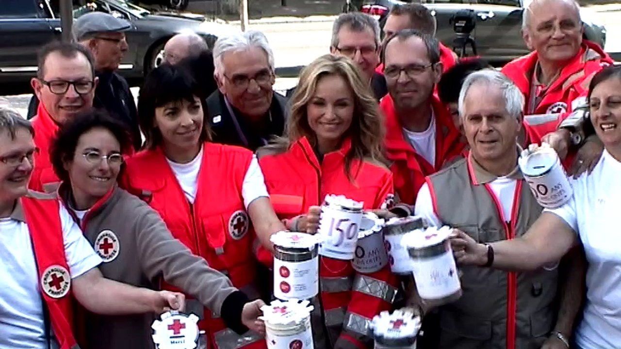 Adriana karembeu lance à Vincennes la quête nationale de la Croix Rouge