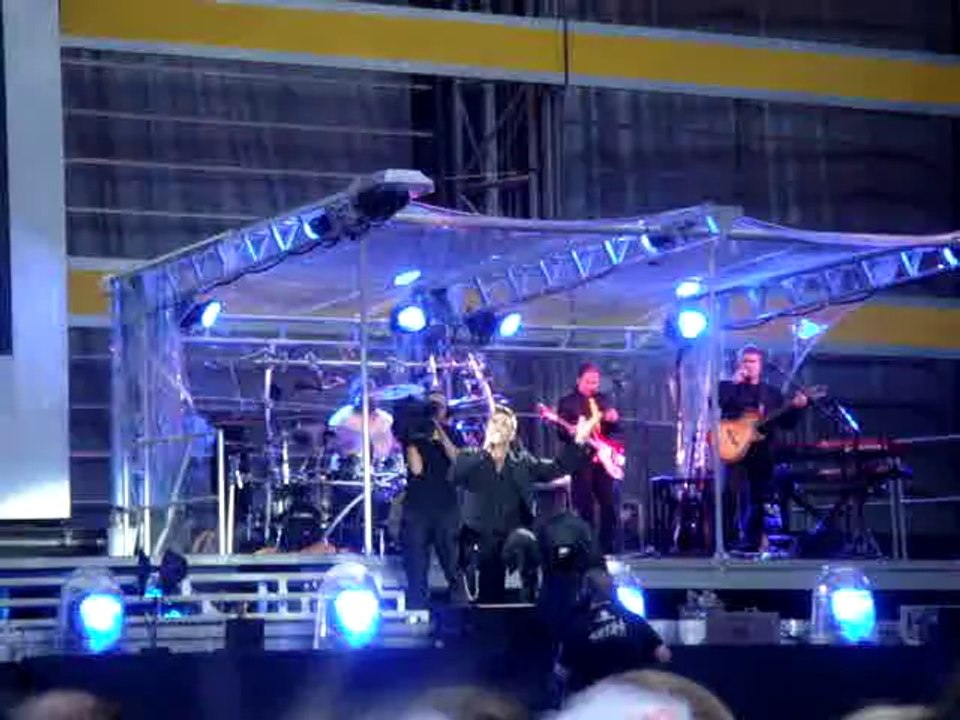 Robbie Williams - Come Undone