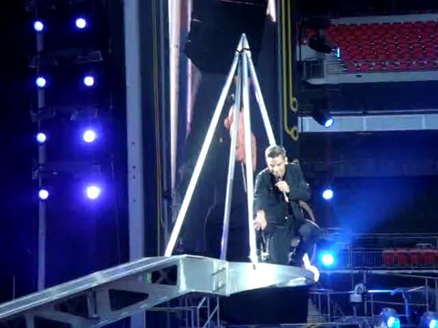 Robbie Williams - Feel