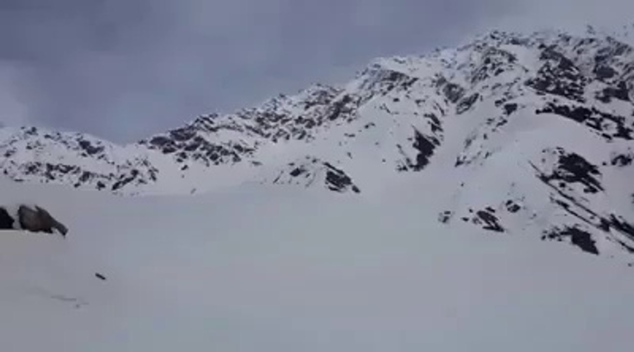 Recent video of Frozen Lake Saif ul Malook , Naran -http://mnmfunmaza.blogspot.com/