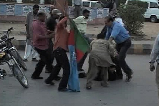 Dunya News-3 hurt as clash between MQM, JI workers turns violent