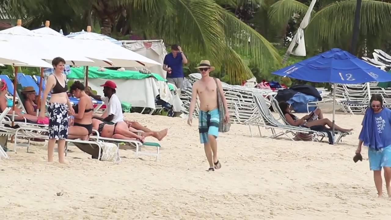Rachel Bilson Shows Baby Bump While Vacationing With Hayden Christensen - Video Dailymotion