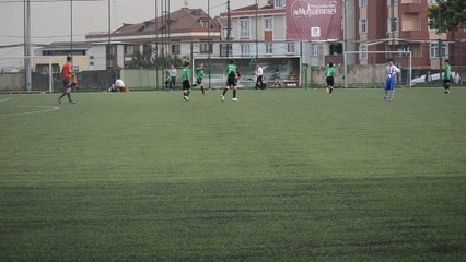 Küçükköyspor U 13 takımı oyuncularından Hakan Baykara'nın muhteşem köşe vuruşundan golü...