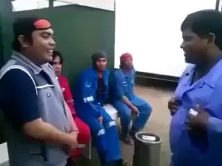 Bulmuş saf garibi geçiyor dalgasını güya sihirbazlık yapıyor