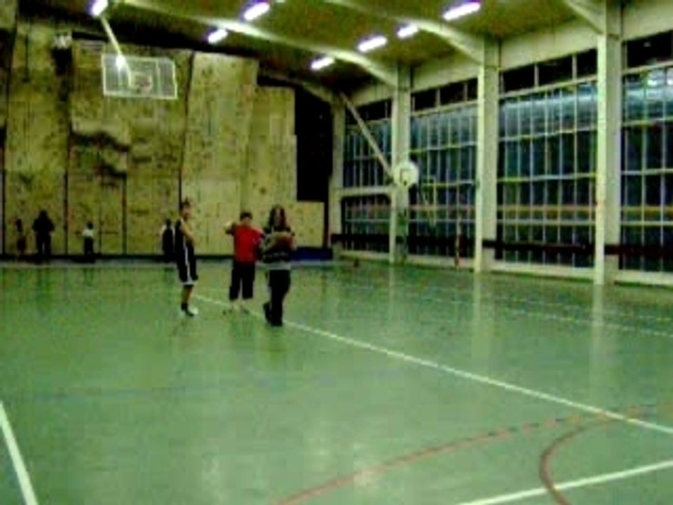 Thomas se penche