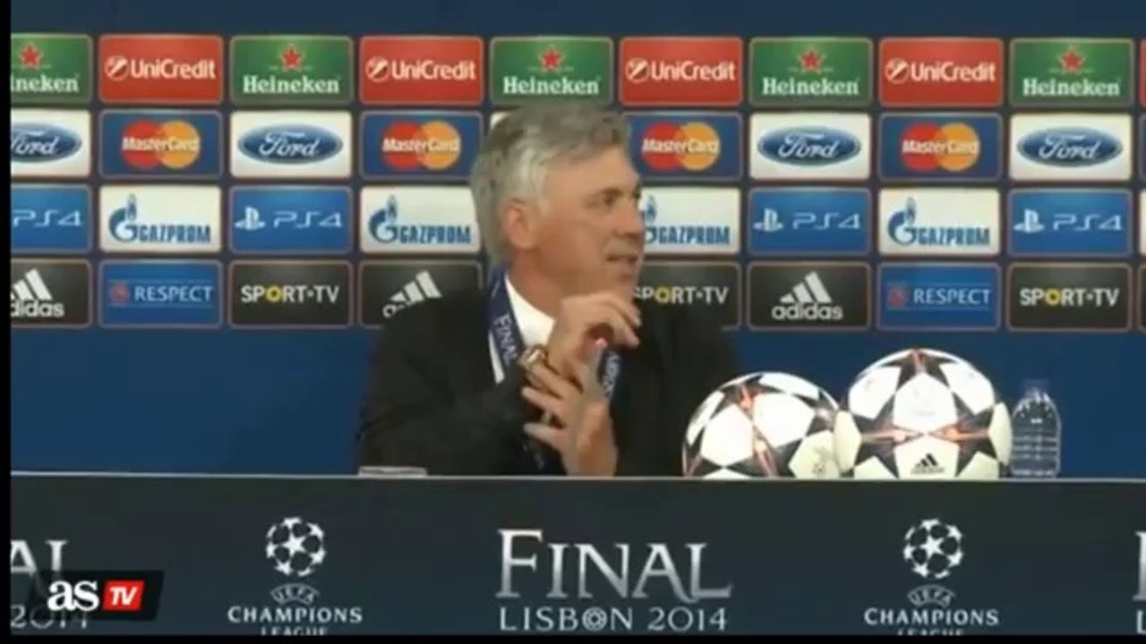 Real Madridli futbolcula Ancelotti'nin basın toplantısını bastı