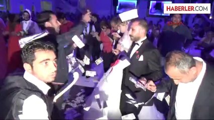 Siverek'te Düğünde Dolar Yağmuru