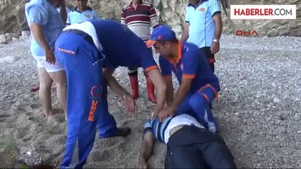 Denize Düşen Otomobilin Sürücüsü Boğuldu