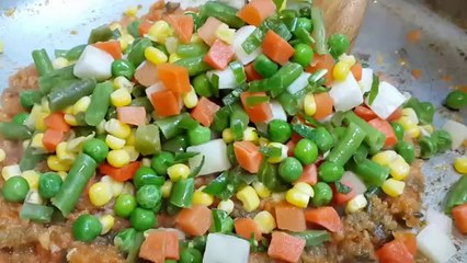 How to make Spaghetti with chicken and mix vegetables.