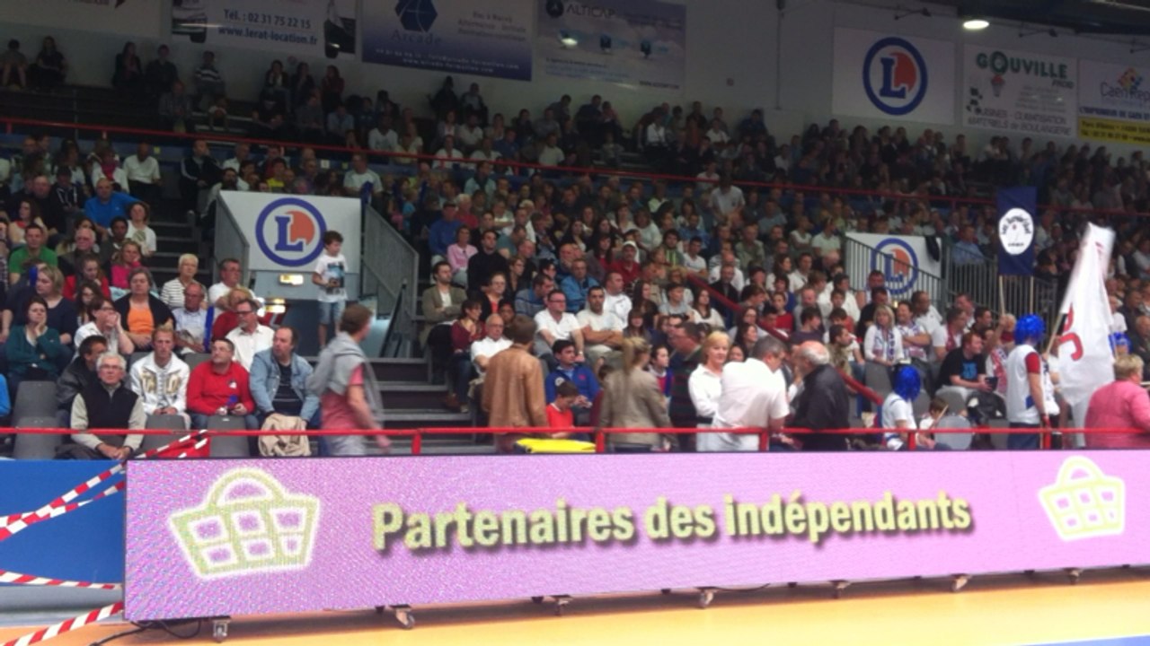 Les supporters Caennais prêts à s'enflammer.