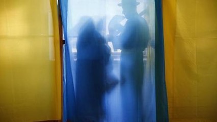 Ukrainians vote in crucial presidential polls