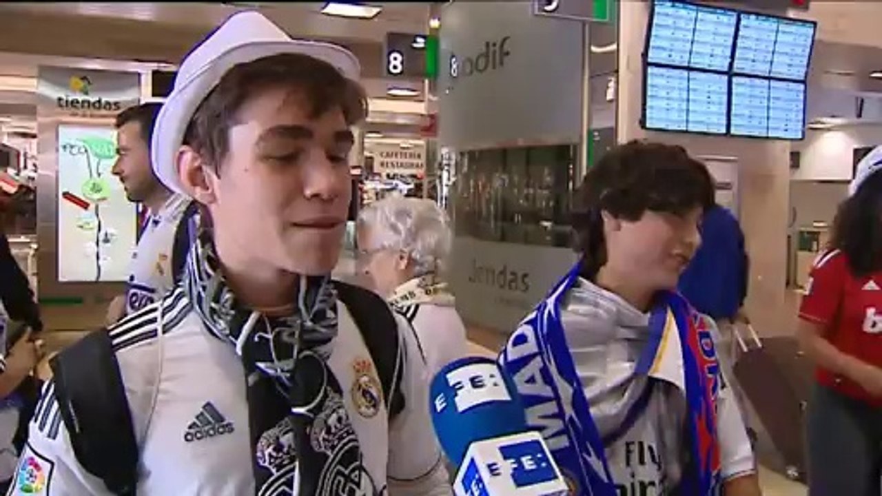 Los aficionados madridistas regresan a Madrid tras la consecución de la Liga de Campeones