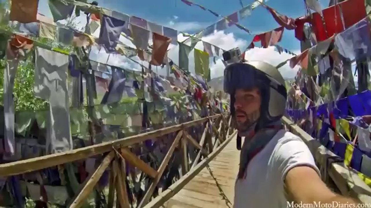Dünyayı gezerek selfie çeken adam