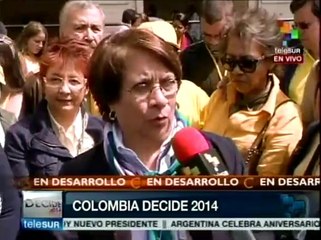 Vota candidata Aída Avella de Unión Patriótica en elección colombiana
