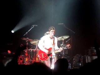 Noel Gallagher's High Flying Birds - Stranded On The Wrong Beach