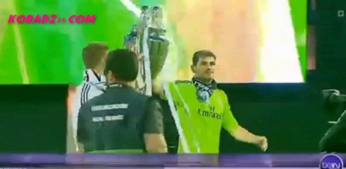 ريال مدريد يحتفل بديسيما على ملعب بيرنابيو