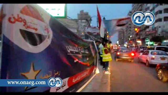 شاهد .. وقفة لحملة مستقبل وطن بالسويس لتأييد السيسي