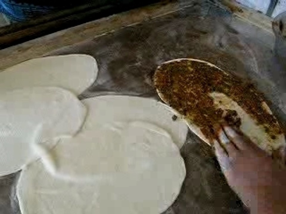 Preparation du Lahmacun