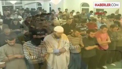 Kosova'da Miraç Kandilinde Camiler Dolup Taştı