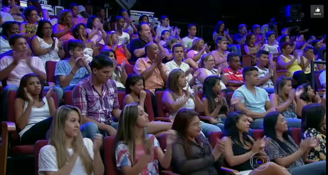 Zeca Camargo e Adriana Esteves lembram as primeiras participaçoes da atriz na TV