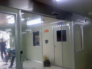 Cửa kính công nghiệp tự động