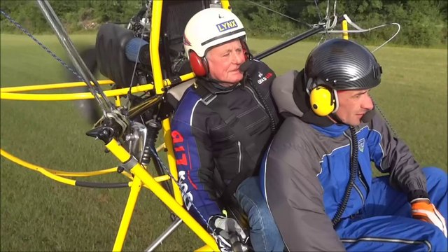 Baptême de l'air Maurice en ULM Paramoteur Skydancer entre Vers et Saint Cirq Lapopie dans le département du Lot/France. Pilote Xavier Rouchouse, Air Sol Images. bapteme-lot-ulm.fr