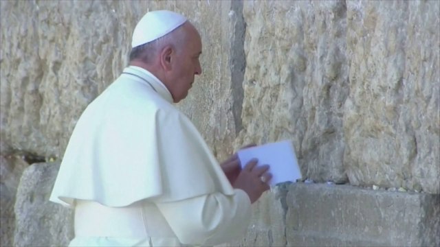 La prière du pape François au mur des Lamentations