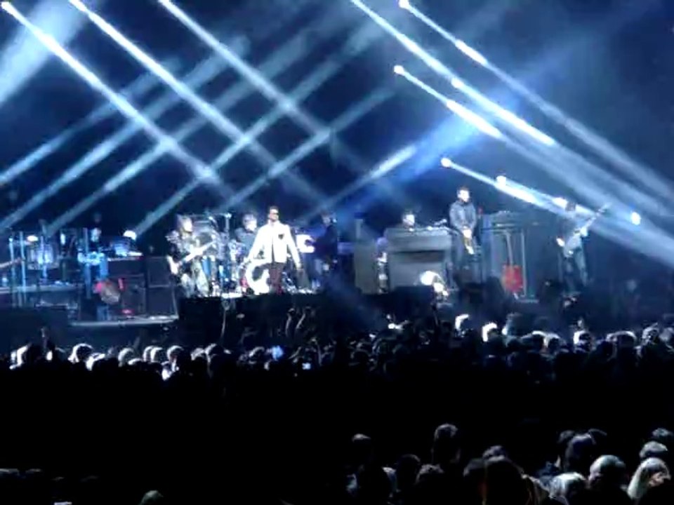 Kasabian - Shoot The Runner