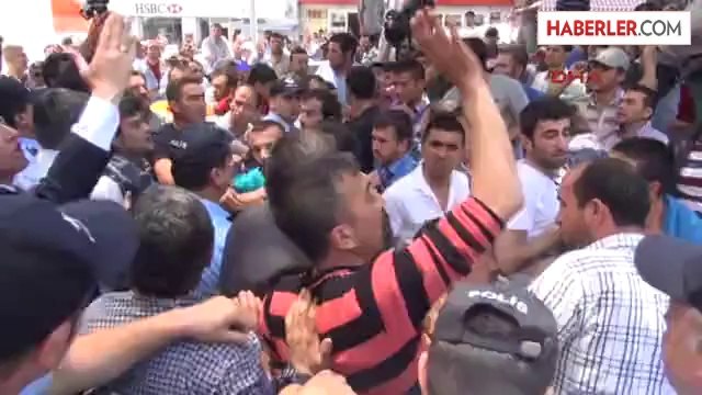 Sendika Binasına Girmek İsteyen Maden İşçileriyle Polis Arasında Arbede Çıktı;1 Polis Yaralı
