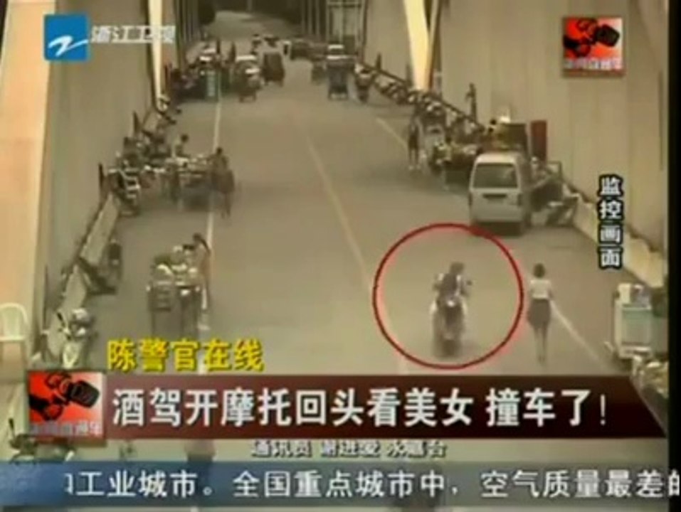 bike accident while watching the girl on road