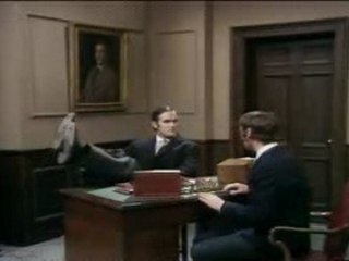 JOHN CLEESE SILLY WALKS
