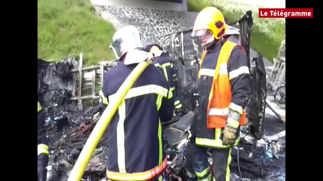 Loudéac.Camping-car en feu : la RN 164 coupée