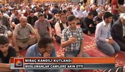 MÜSLÜMANLAR CAMİLERE AKIN ETTİ