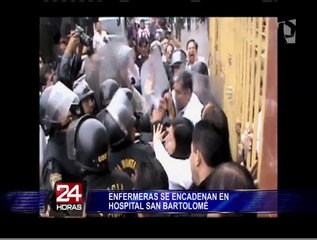 Huelga Médica: enfermeras se encadenaron en hospital San Bartolomé