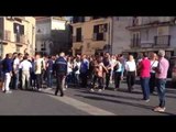 Carinaro (CE) - L'arrivo in piazza del nuovo sindaco Dell'Aprovitola (26.05.14)